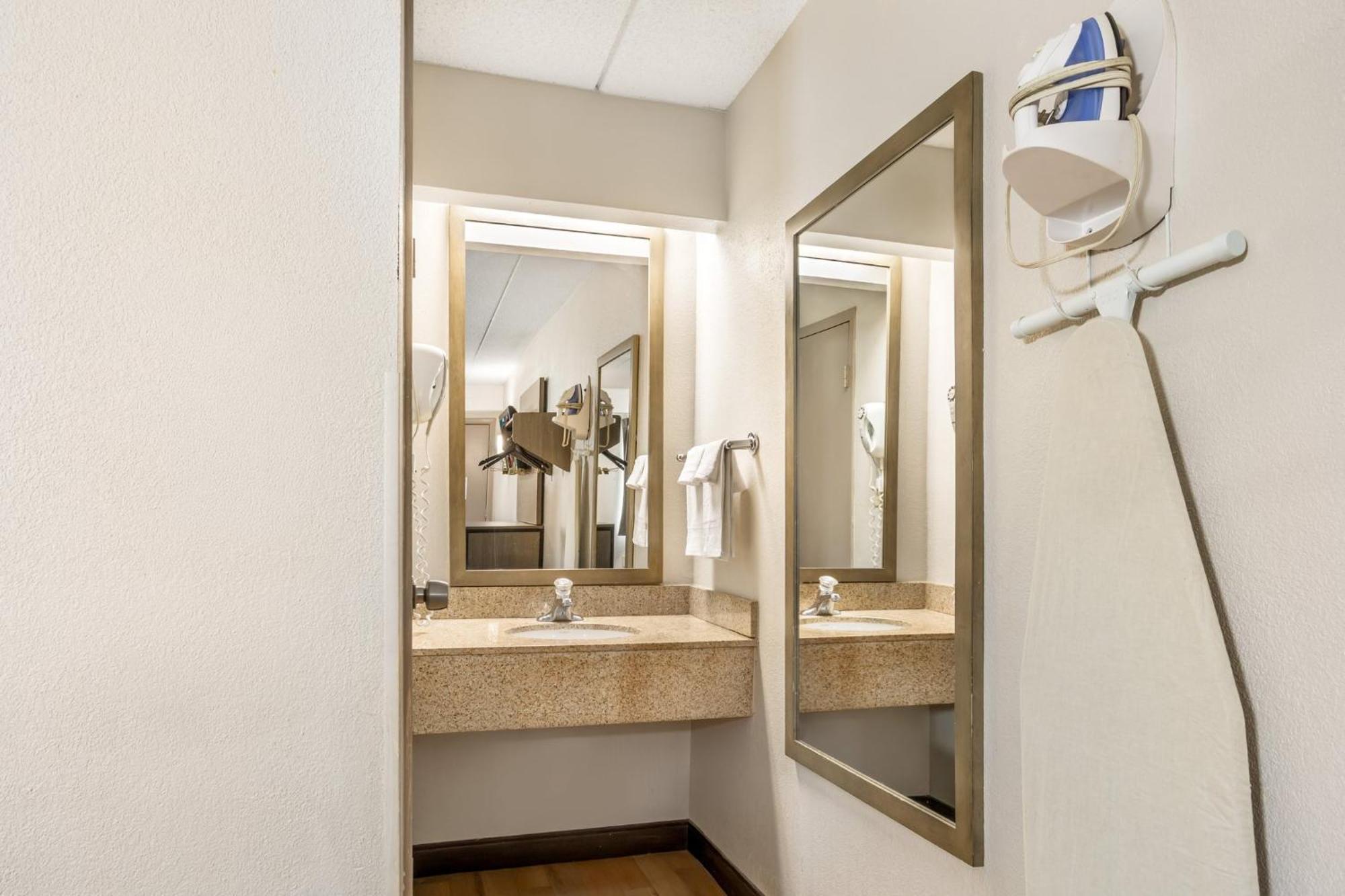 Red Roof Inn Tinton Falls-Jersey Shore Екстер'єр фото